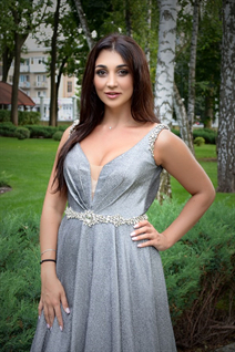 Meet ukraine women anastasia from kharkov with Dark Brown hair age 24