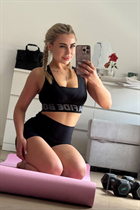 Single Ukrainian lady vladyslava from kyiv with Blonde hair age 28 photo-4