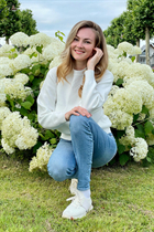 Girl from hague yuliia with Blonde hair age 36 photo-12