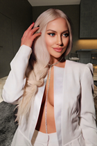 valencia mariée eleonora avec Blond cheveux, âge 46 photo-3