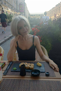 Ukrainian pretty girl yana from kiev with Blonde hair age 43