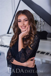 Pretty girl anna from odessa with Light Brown hair age 21