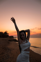 Single Ukrainian bride alina from odessa with Black hair age 28 photo-3