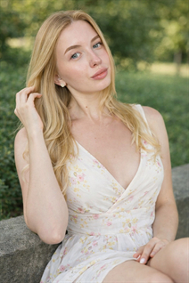 Mariée ukrainienne eleonora de rovno avec Blond cheveux, âge 19