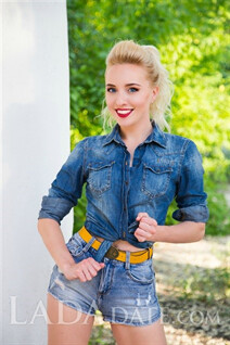 Russian wives online elena from lisichansk with Blonde hair age 30