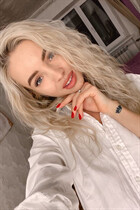 Dating a german woman anastasiya from frankfurt with Blonde hair 26 years old photo-7