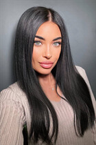 Dating a german woman inna from berlin with Black hair 51 years old photo-6