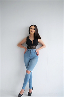 Fille de ankara svetlana aux cheveux Brunette, age 39