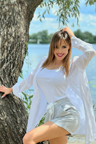 Mujeres eslavas elena de kiev con pelo Marrón oscuro y edad 41 photo-1