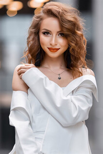 Date ukraine victoria from victoria with Light Brown hair age 27