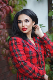 Dama ucraniana julia de kiev con pelo Negro y edad 30