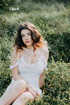 Dating a german woman alia from berlin with Light Brown hair 25 years old photo-1