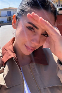 Jolie fille andrea de carloforte avec Brunette cheveux, âge 28