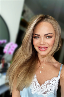 Ukrainian girl model yulia from kiev with Light Brown hair age 40