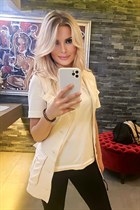 Dating a german girl irina from berlin with Blonde hair 41 years old photo-4
