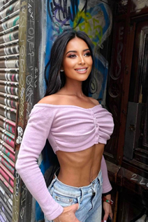Femme parfaite assiya de las vegas avec Noirs cheveux, âge 35