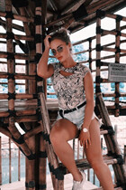 Femme parfaite elina de miami avec Blond cheveux, âge 32 photo-1