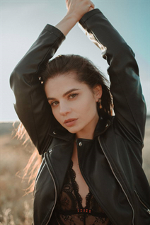 Mujer perfecta tatiana de milan con pelo Negro y edad 32