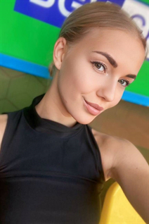 Ukrainian girl yana from nikolaev with Blonde hair age 20