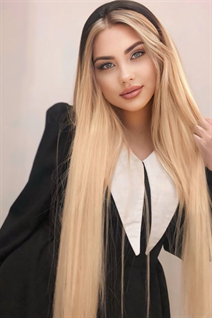 Beauté ukrainienne hanna de kiev avec Blond cheveux, âge 35