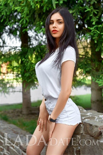 Beautiful girl online ramina from kharkov with Black hair age 23
