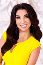 Novia de lund irina con pelo Marrón oscuro y edad 60 photo-1