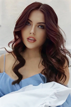 Femme parfaite olesya de paris avec Chatain clairs cheveux, âge 19 photo-16