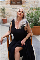 Mariée de kusadasi nataliia avec Blanc gris cheveux, âge 55 photo-17