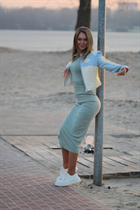 Beautiful woman of ukrainian olha from kyiv with Blonde hair age 42 photo-2