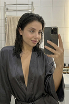 Beautiful woman of ukrainian alina from kiev with Dark Brown hair age 32 photo-3