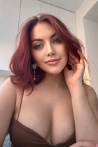 Femme parfaite olesya de paris avec Chatain clairs cheveux, âge 19 photo-36