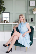 Dating a ukrainian girl julia from lviv with Dark Brown hair age 40 photo-6