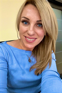 Fille de paris polina aux cheveux Blond, age 49