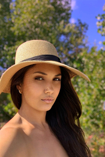 Pretty Ukrainian girl ganira from kiev  with Black hair age 36