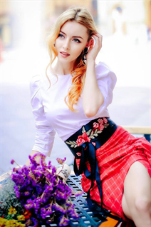 Date ukrainian anna from cherkassy with Blonde hair age 36