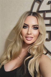 Dating a german girl irina from hamburg with Blonde hair 38 years old