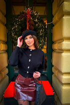 Dating a german girl elena from munich with Black hair 37 years old photo-3