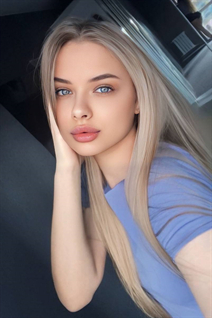 Jolie fille nadia de miami avec Chatain clairs cheveux, âge 22