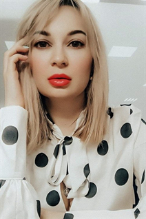 Ukrainian women yuliia from moscow with Blonde hair age 30