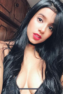 Russian women online jennifer from medellin with Black hair age 28