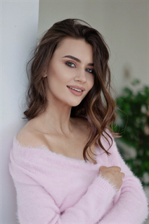 Dama ucraniana svetlana de kiev con pelo Marrón claro y edad 26