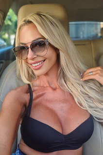 Beautiful romanian woman mirabela from bucharest with Blonde hair 41 years old