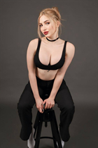 Ukrainian lady karyna from kiev with Blonde hair age 22 photo-8