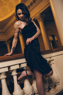 Ukrainian lady maria from london with Dark Brown hair age 32