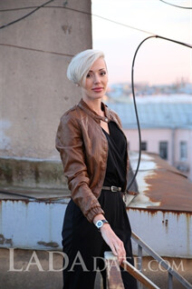 Global lady natalia from saint-petersburg with Blonde hair age 37