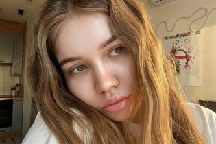 Jolie fille oksana de wroclaw avec Blanc gris cheveux, âge 24 photo-30