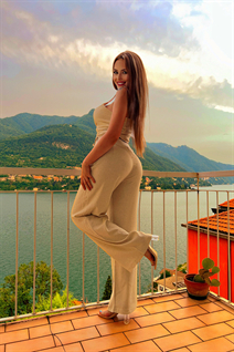 Date fille ukrainienne anastasia de kiev avec Chatain clairs cheveux, âge 26