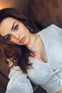 Mariée ukrainienne amina de lviv avec Brunette cheveux, âge 24