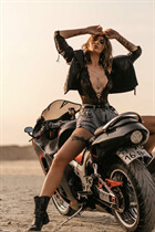 Bride from bali lena with Blonde hair age 36 photo-9