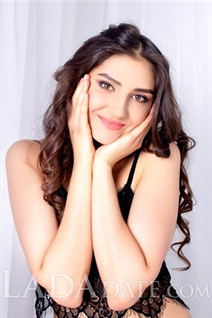 Dating Ukraine girl lina from dnepr with Black hair age 32